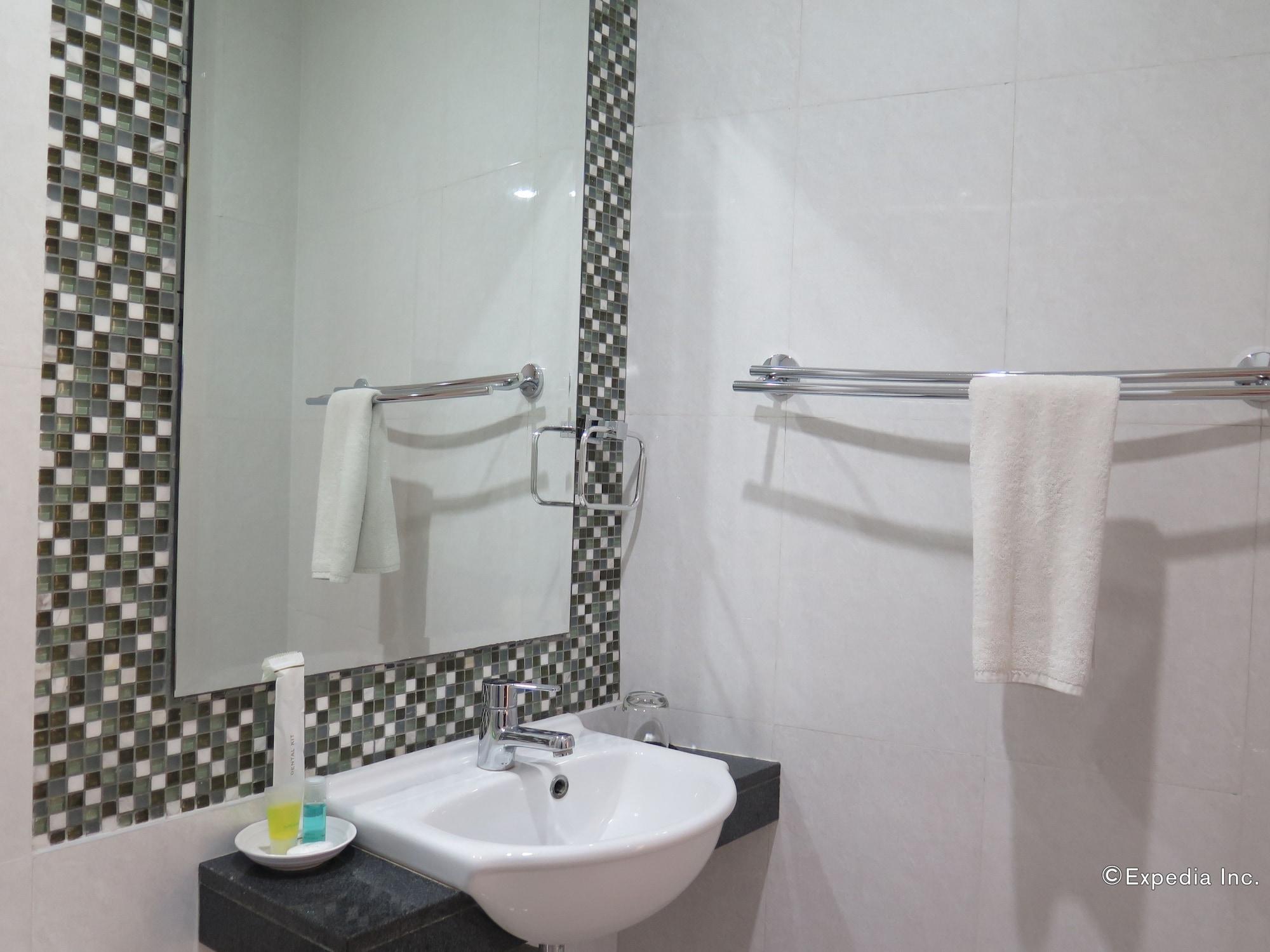 717 Cesar Place Hotel Tagbilaran City Exterior photo